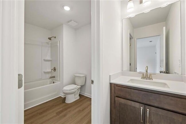 Building Photo - 204 Silverleaf Trl