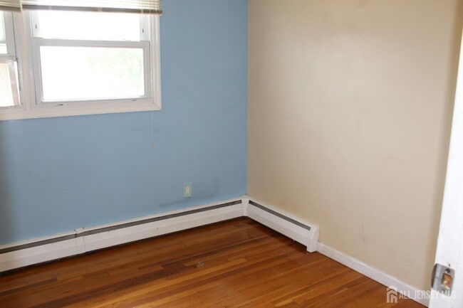 Building Photo - 13 Califon Dr