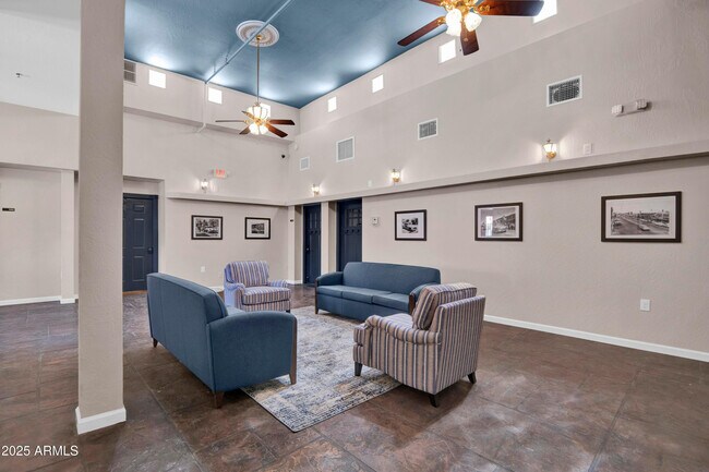 Building Photo - 5753 W Glendale Ave