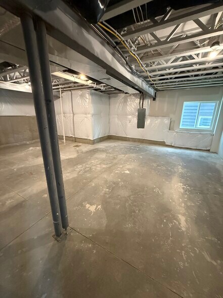 Building Photo - 5694 Ohio Trl