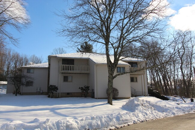 Building Photo - 308 Village Dr