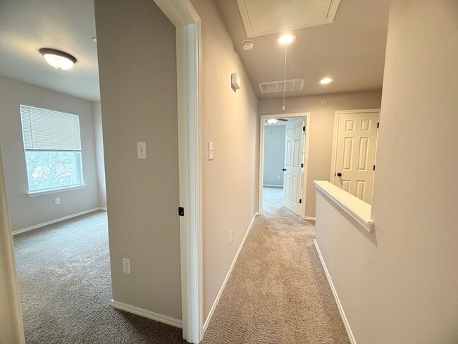 Building Photo - Quick access Ft. Sam, Randolph, and the airport