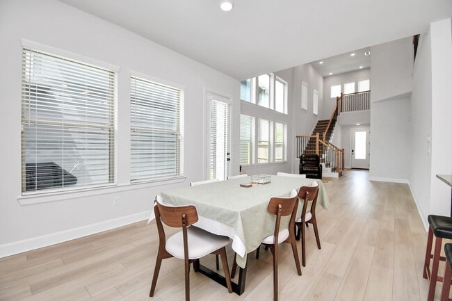 Building Photo - 1538 Park Path Dr