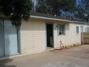 Building Photo - 1 Month Free! 2BR plus BONUS Room for rent with LARGE YARD