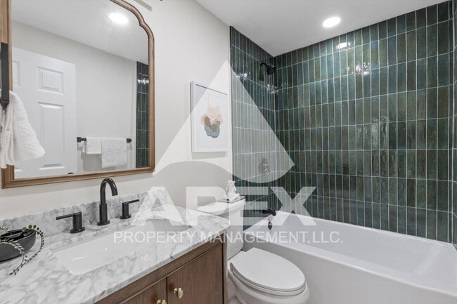 Building Photo - Stunning 4 Bd -3 Ba Single Family Home in ...