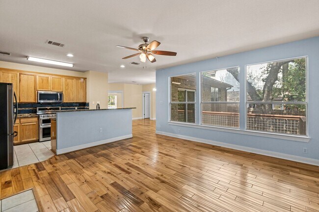 Building Photo - 610 Palo Alto Ln