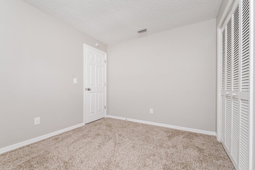 Building Photo - 6003 Crickethollow Dr