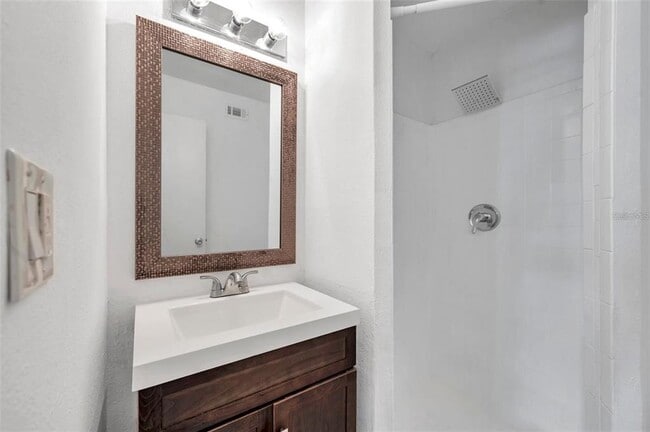 Building Photo - 108 Pompano Dr SE