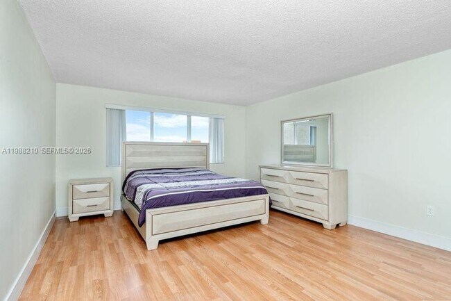 Building Photo - 6960 Miami Gardens Dr