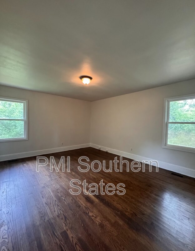 Building Photo - 110 Stone Creek Dr