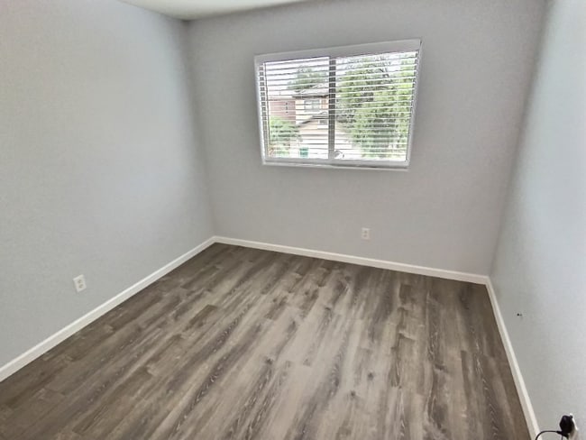 Building Photo - 41925 W Sunland Dr