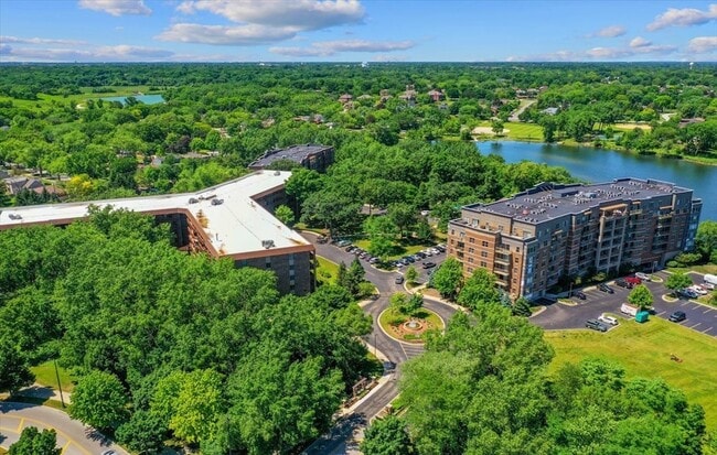 Building Photo - 125 Lakeview Dr