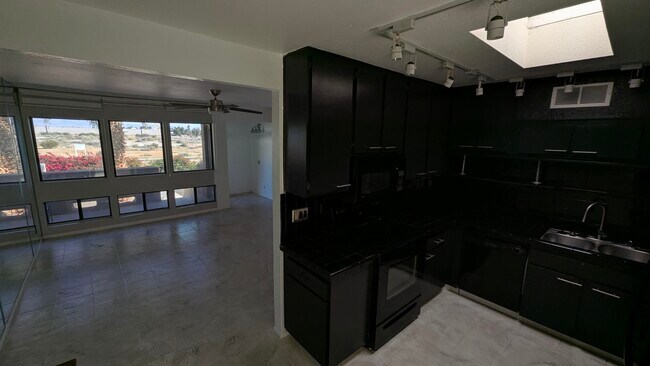 Building Photo - 425 Bradshaw E Ln