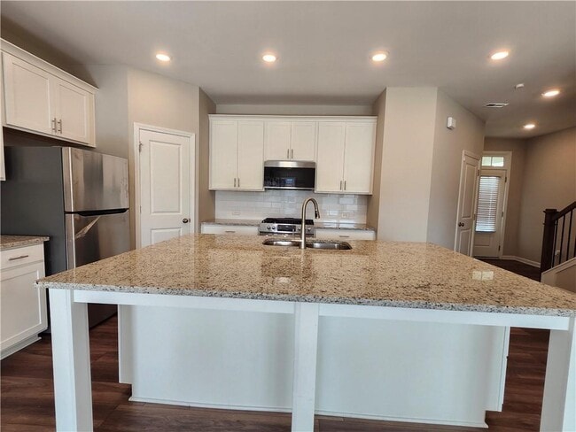Building Photo - 3451 Park Pointe Cir
