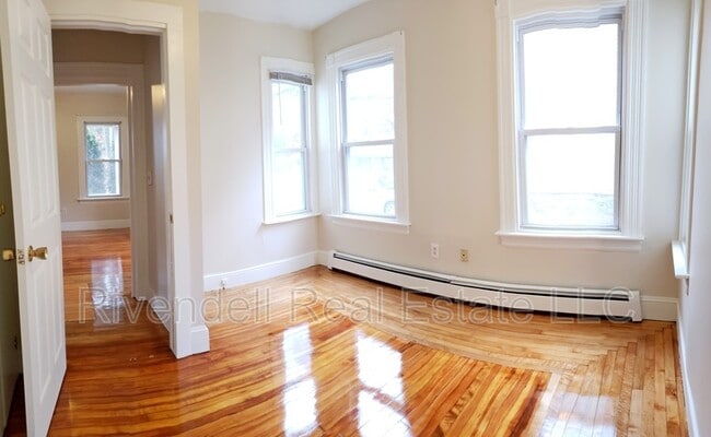 Building Photo - 330 Valley St