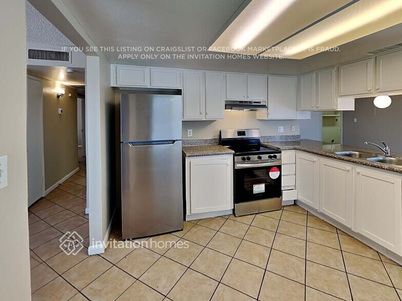 Building Photo - 9018 W Sells Dr