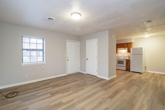Building Photo - 23-423 Thompsonville Ln
