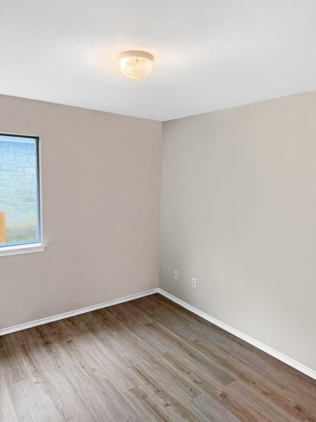 Building Photo - 4028 Enchanted Rock Cove