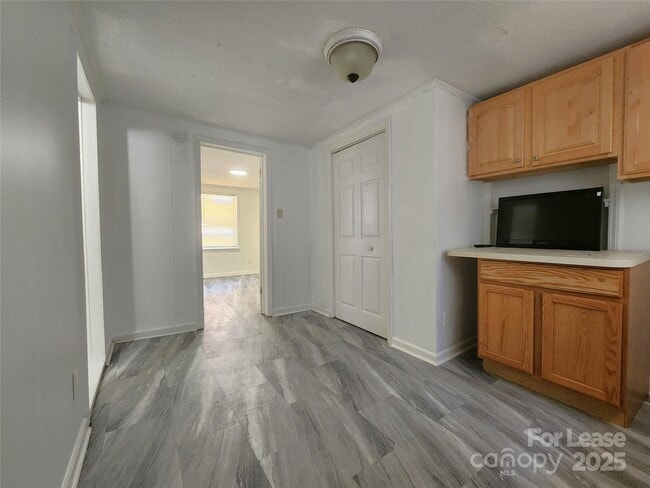 Building Photo - 714 S Harding Ave