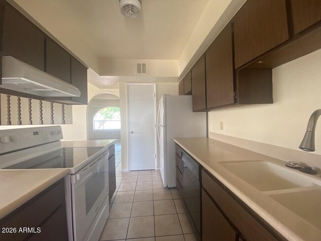 Building Photo - 4606 Paseo Las Palmas