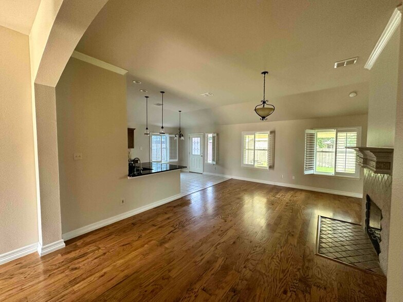 Building Photo - 1630 Cedar Elm Dr