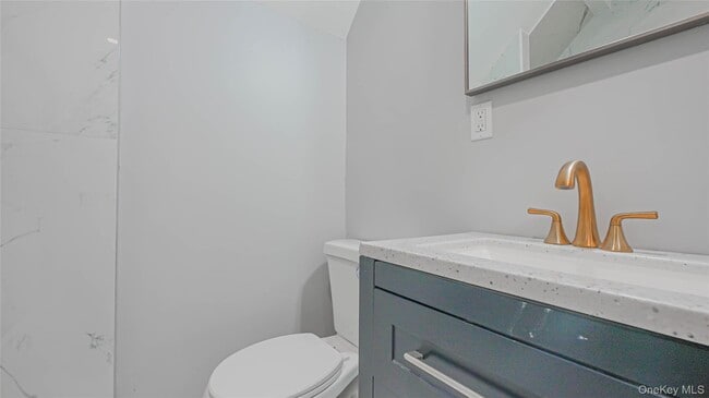 Building Photo - 436 E 5th St