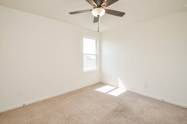 Building Photo - 1013 Banyon Tree Ln