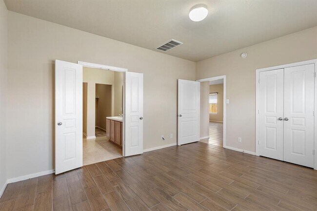 Building Photo - 10903 Woodwind Shadows Dr