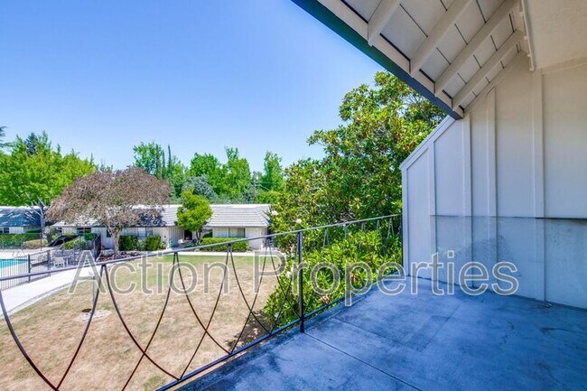 Building Photo - 21 Willow Rd