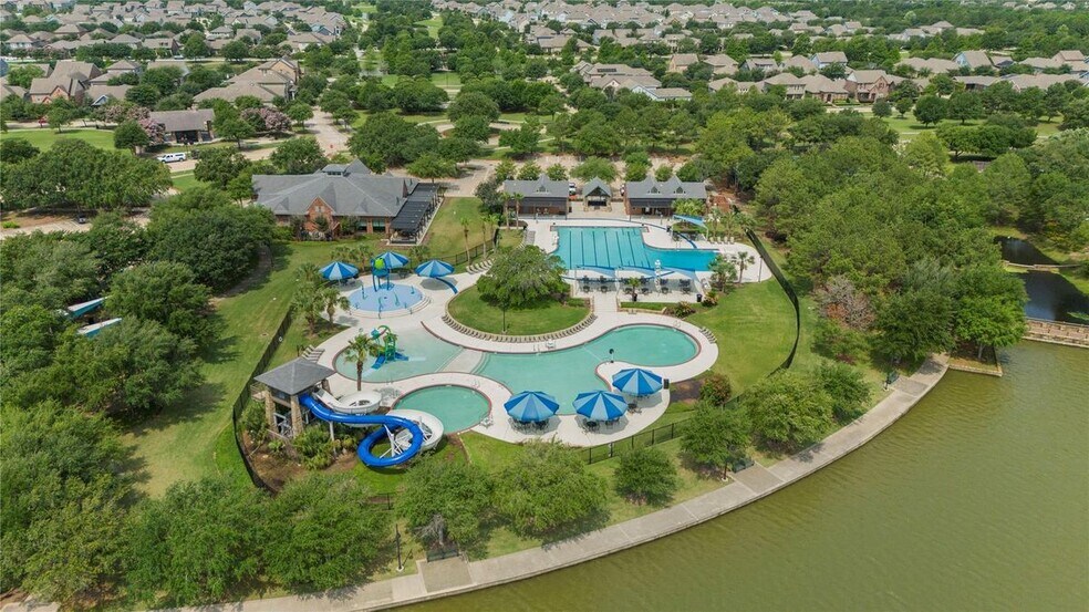 Building Photo - 16923 Lumberton Dr