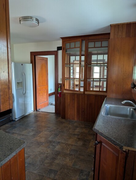 Building Photo - 121 Mansfield Ave