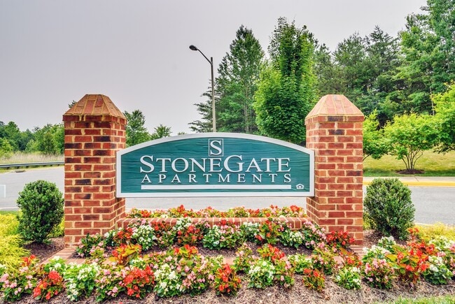 Building Photo - Stonegate Apartments