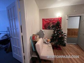 Building Photo - 833 Beacon St