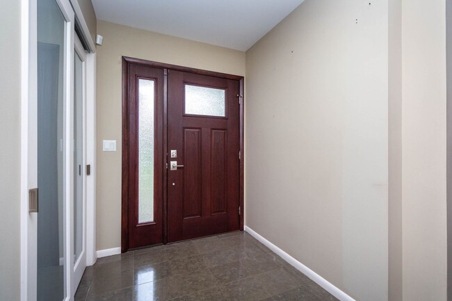 Building Photo - SOPHISTICATED COMFORT in HISTORIC FRANKLIN
