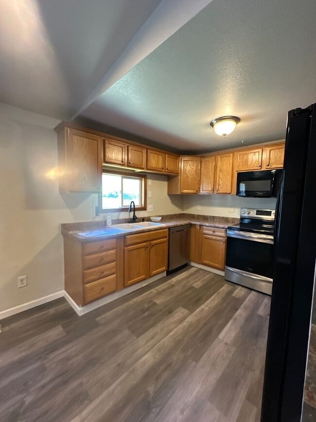 Building Photo - 4321 Myrtlewood Dr