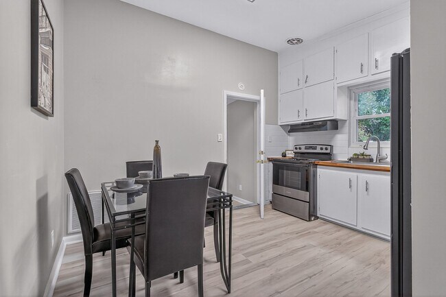 Building Photo - 901 S Madison Dr