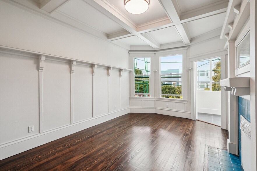 Building Photo - 671 7th Ave
