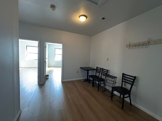 Building Photo - 1001 Arch St