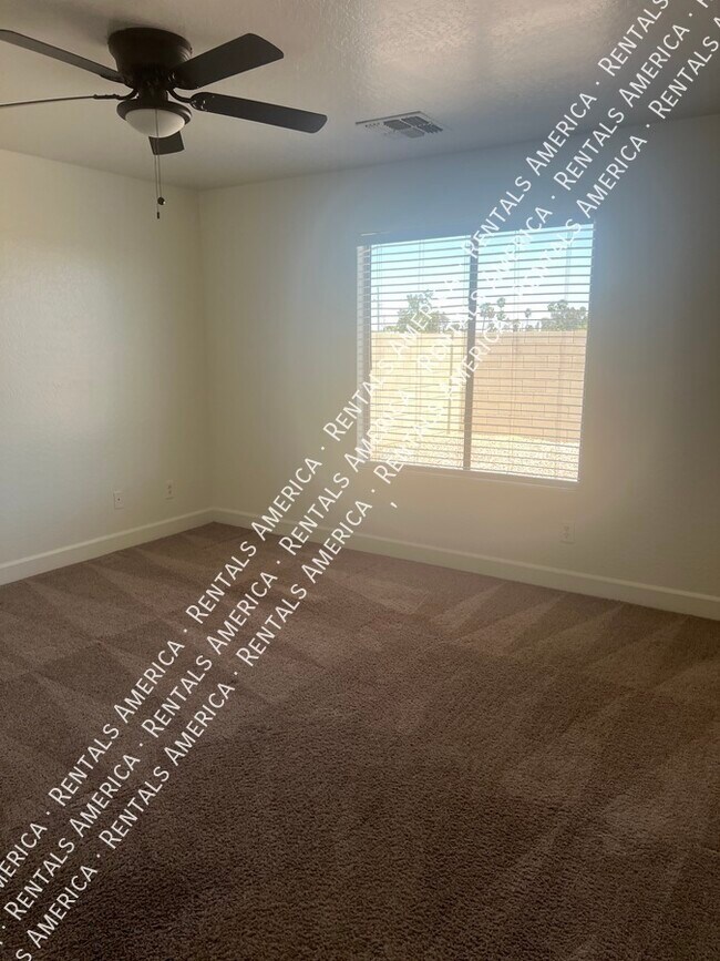 Building Photo - 3682 N French Pl