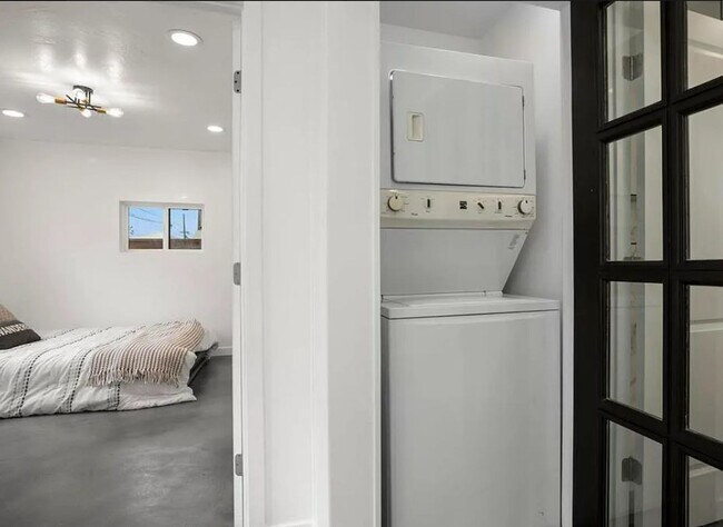 Building Photo - Swift