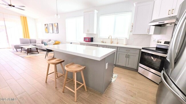 Building Photo - 843 W Locust Dr.