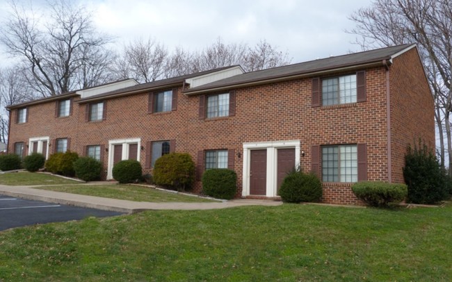 Primary Photo - Evergreen Townhouses