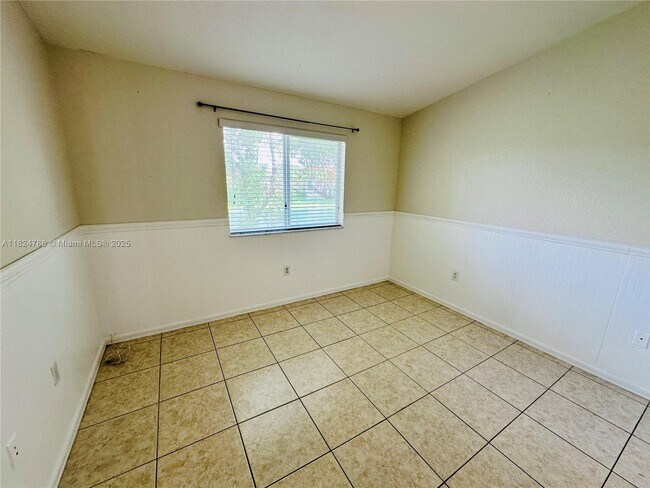 Building Photo - 1251 SE 28th Ct