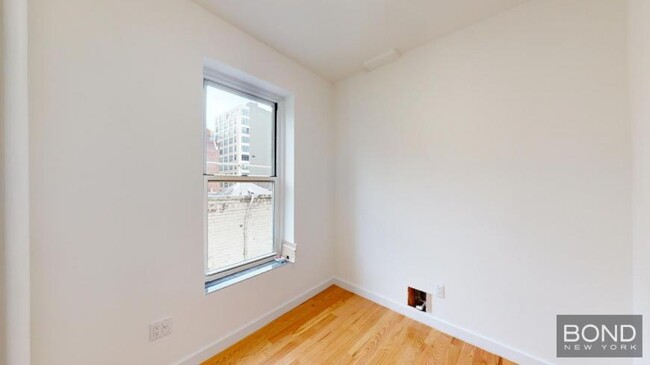 Building Photo - 3 bedroom in NEW YORK NY 10014