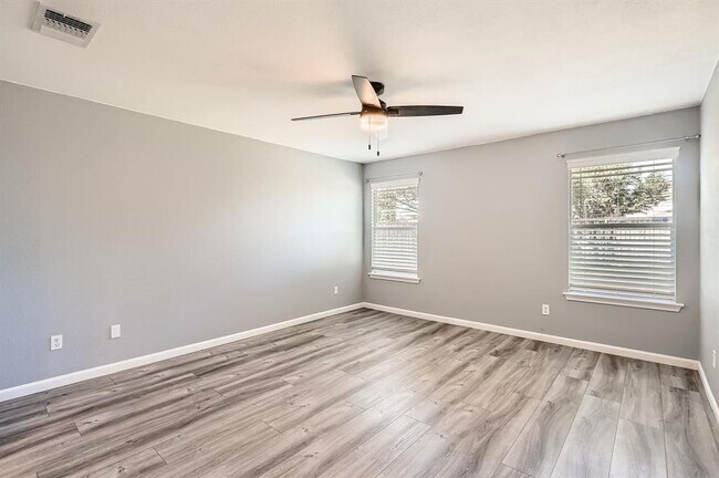 Building Photo - 305 Bird Dog Bend