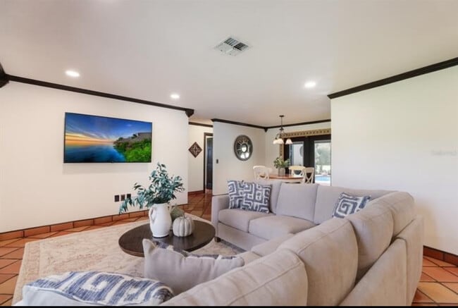 Building Photo - 2077 Racimo Dr