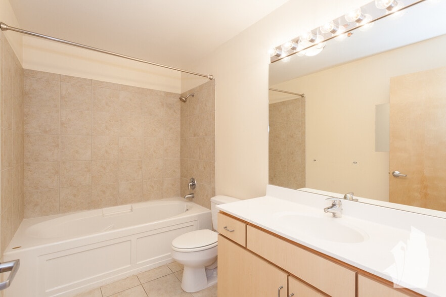 Building Photo - 630 N Franklin St