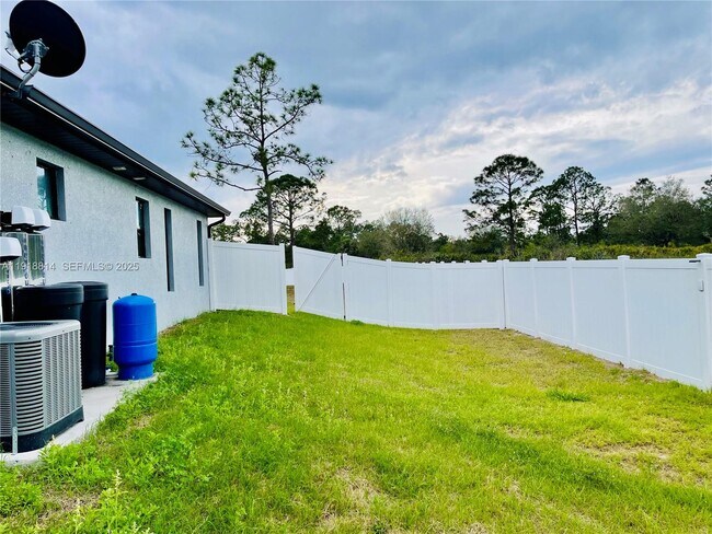 Building Photo - 1703 Edison Ave