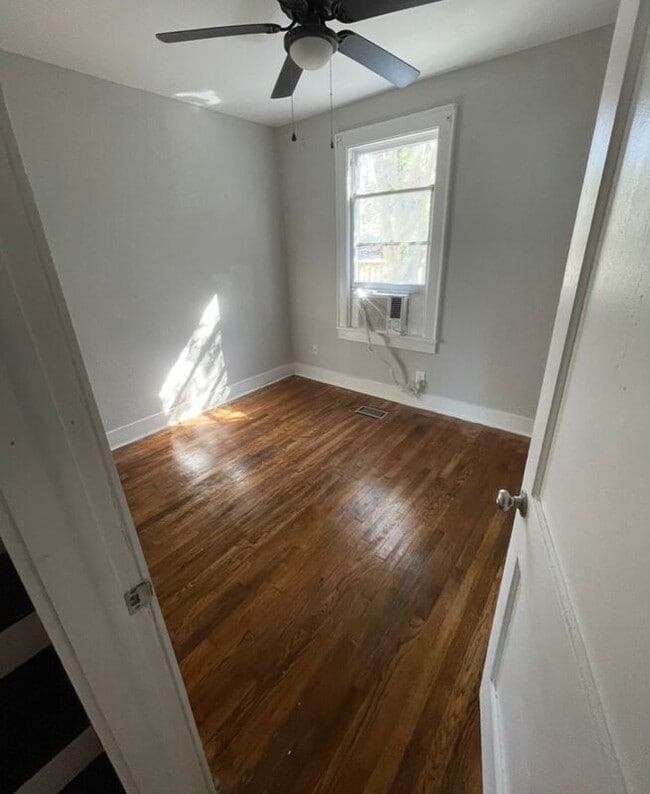 Building Photo - 2918 Lexington Ave
