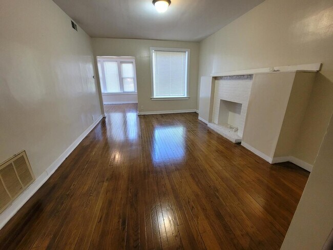 Building Photo - 6725 S Clyde Ave